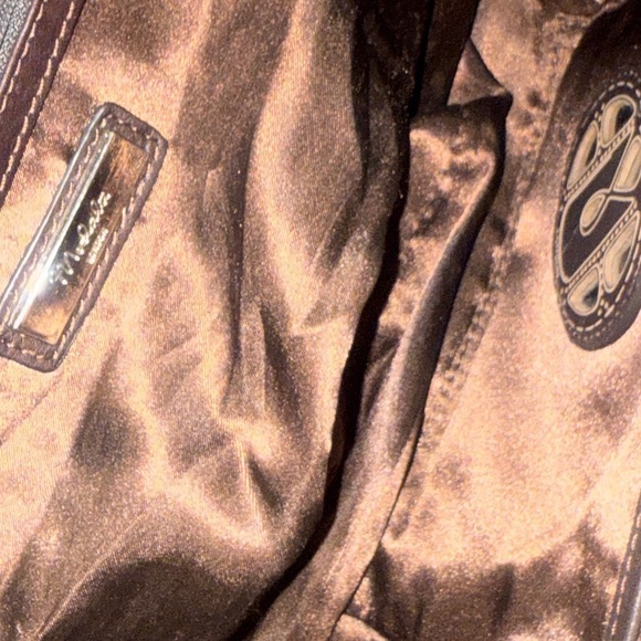 Brown Leather Messenger Bag with Distressed Finish and Detachable Strap - Picture 7 of 7